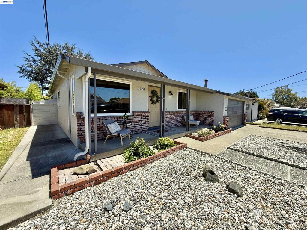 15350 Dewey St Property Photo 3