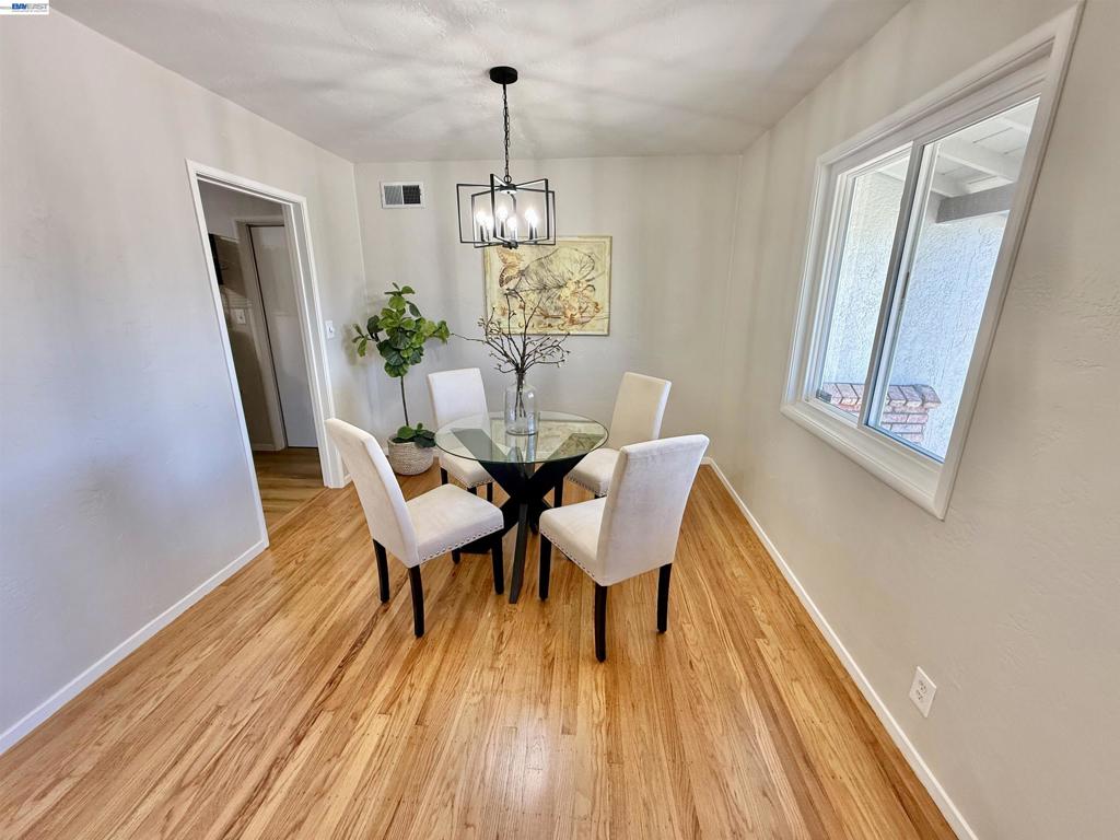 15350 Dewey St Property Photo 14