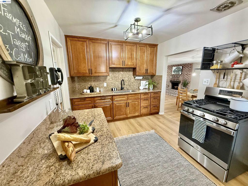 15350 Dewey St Property Photo 19