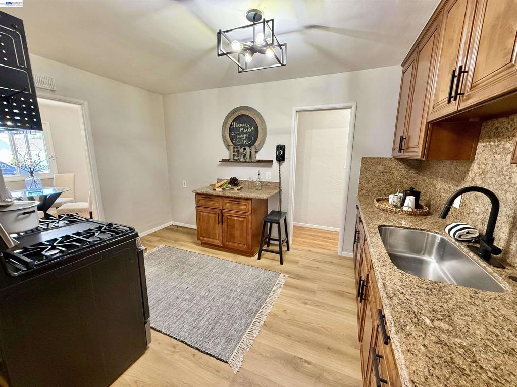 15350 Dewey St Property Photo 21