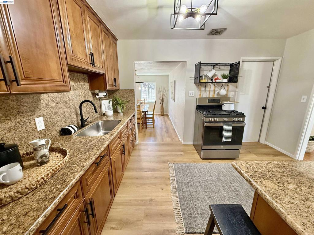 15350 Dewey St Property Photo 22