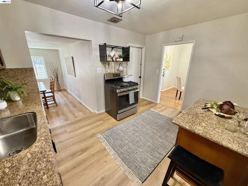 15350 Dewey St Property Photo 23