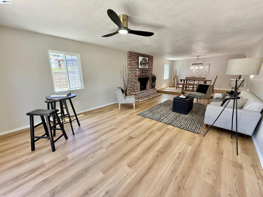 15350 Dewey St Property Photo 38