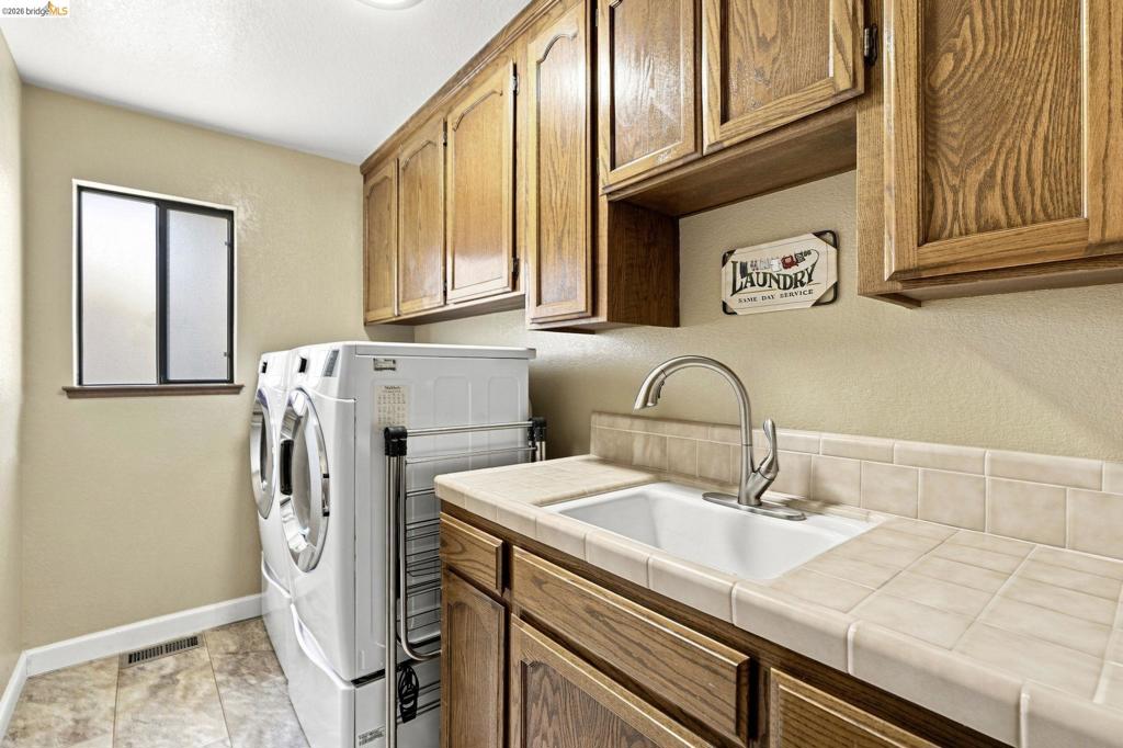 4841 Spinnaker Way Property Photo 14