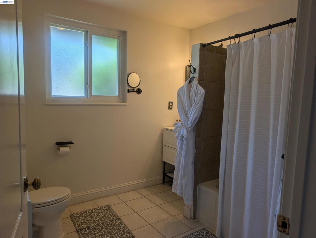 4017 Silver St Property Photo 5