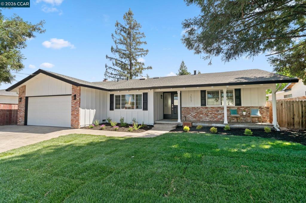 7527 Blue Fox Way