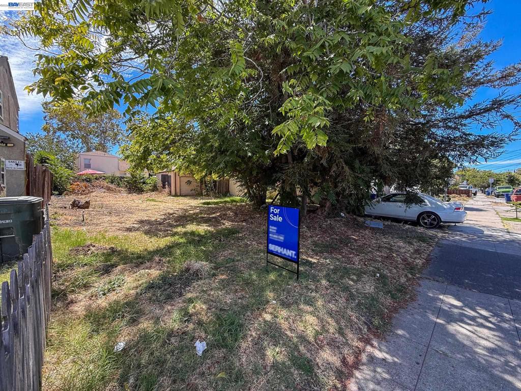 268 E 17Th St Property Photo 1
