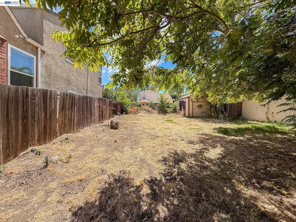 268 E 17th St Property Photo 8