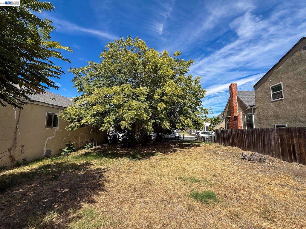 268 E 17th St Property Photo 16