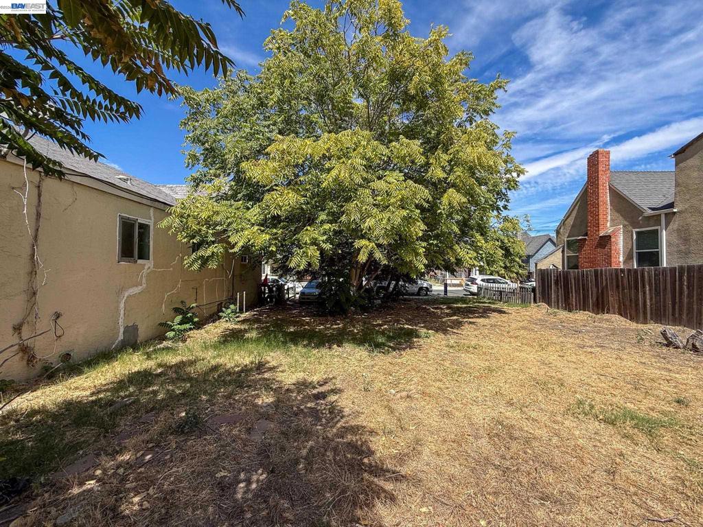 268 E 17th St Property Photo 17