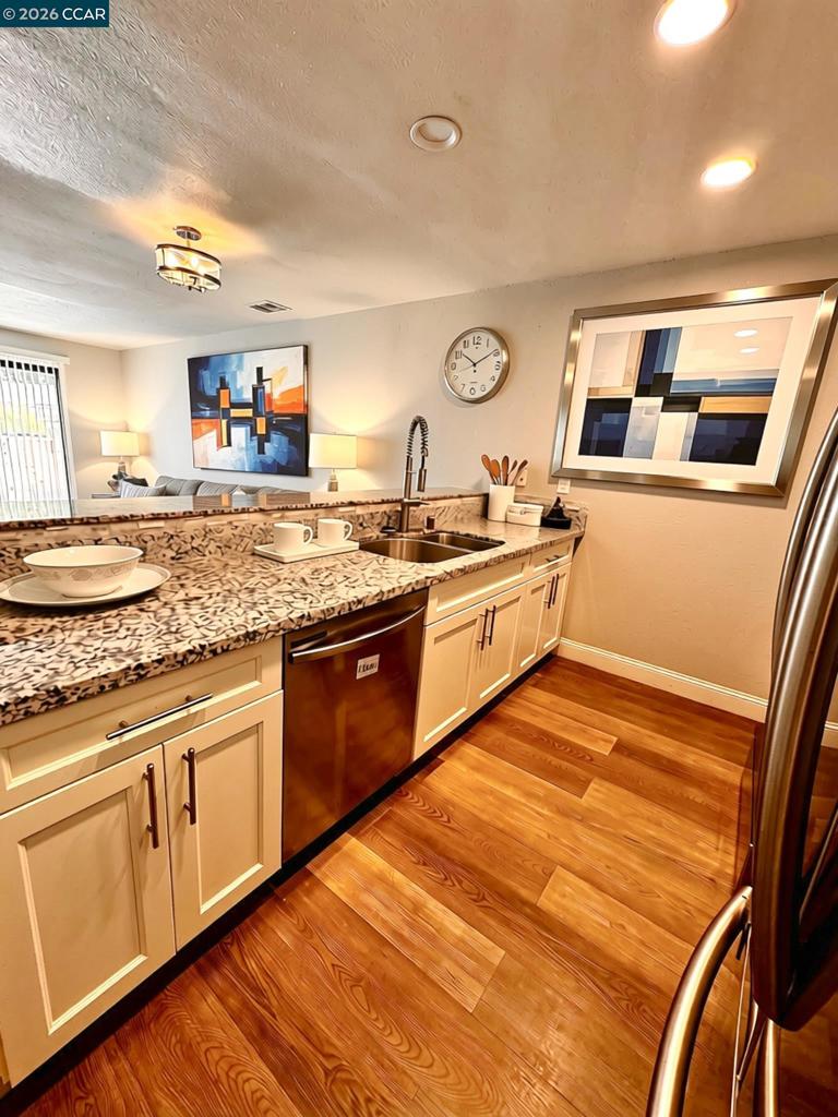 3092 Peppermill Cir Property Photo 3