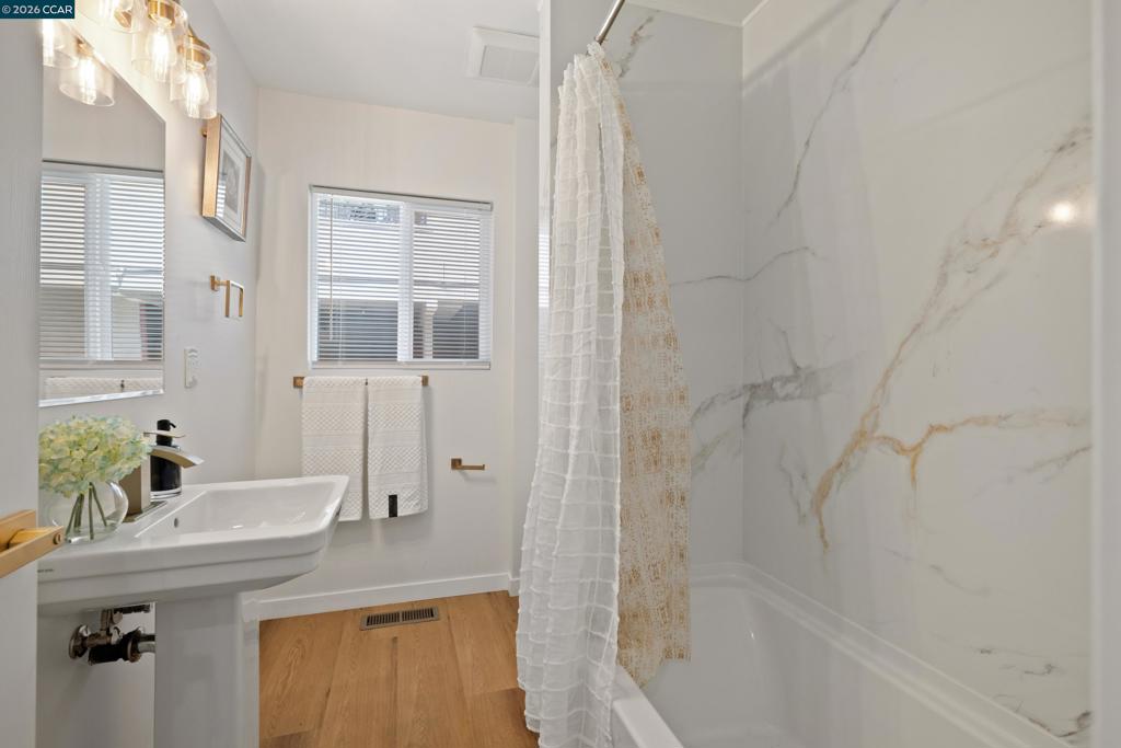5441 5445 Bancroft Property Photo 20