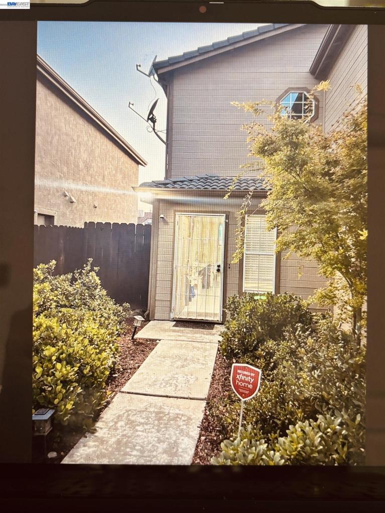 578 W 4th St Property Photo 21