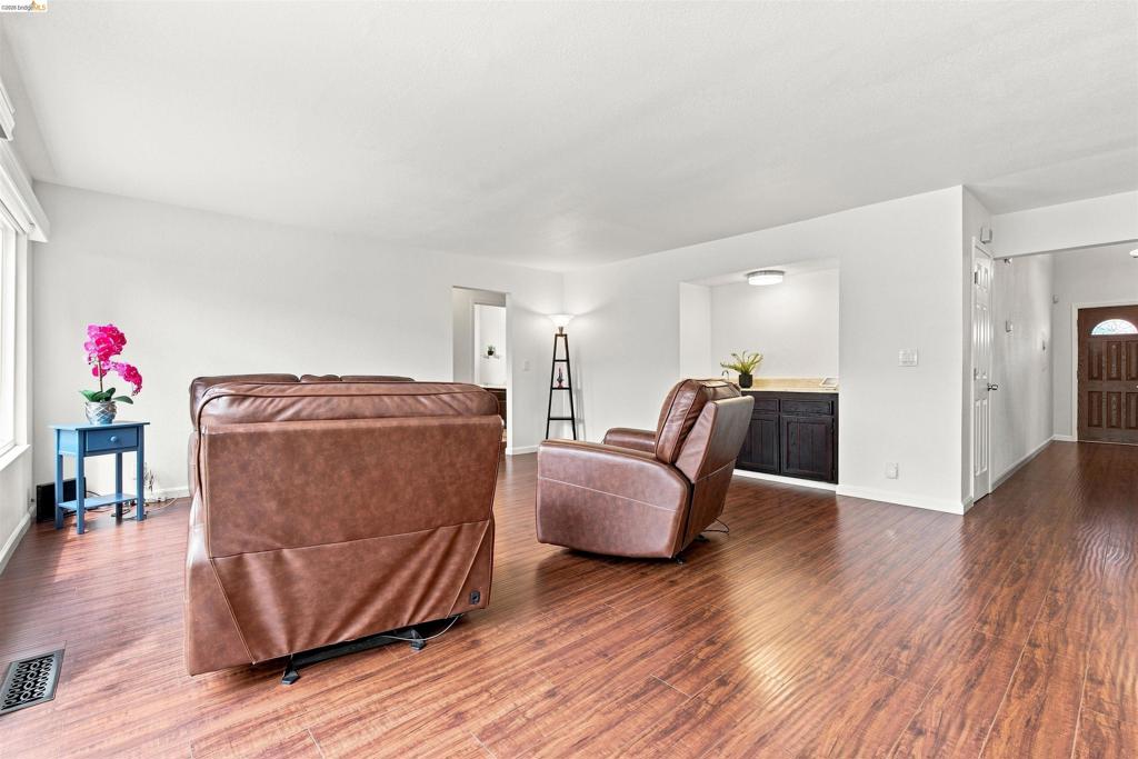 1823 Daltrey Way Property Photo 16