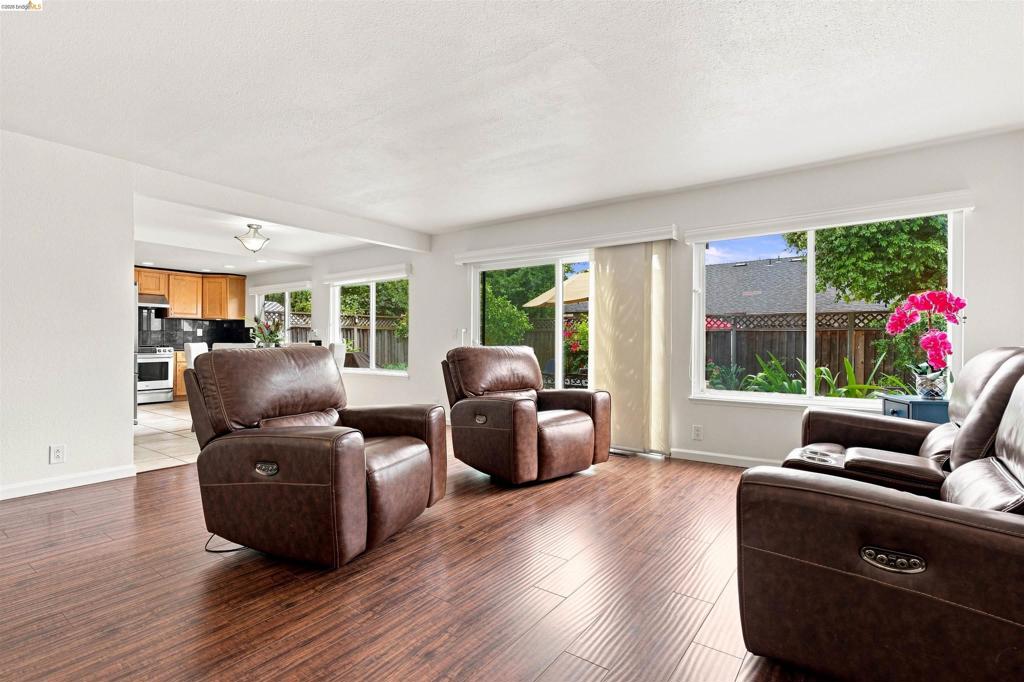 1823 Daltrey Way Property Photo 17