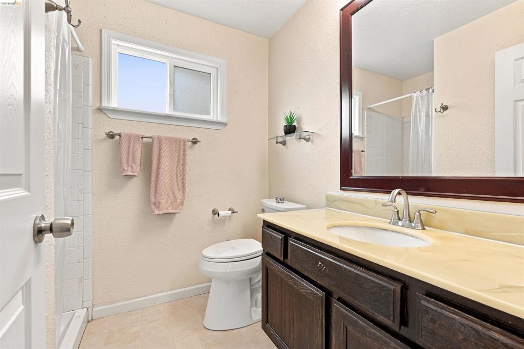 1823 Daltrey Way Property Photo 20