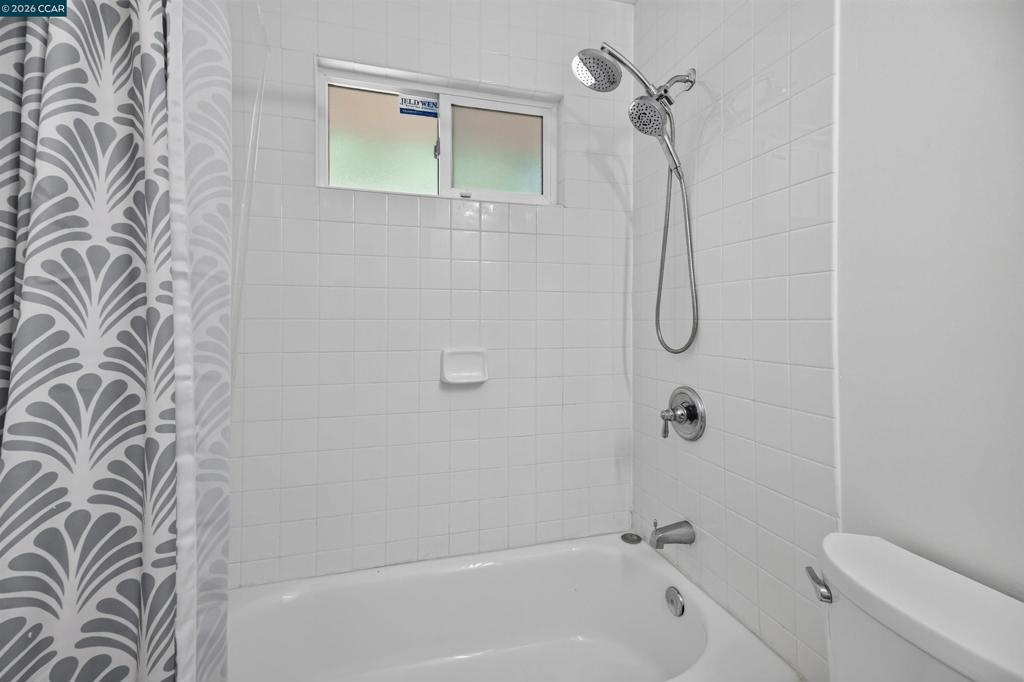 105 W 15th St Property Photo 17