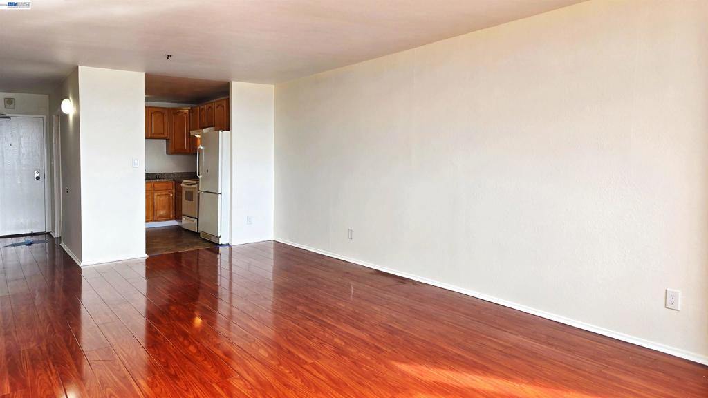 555 Pierce St 937 Property Photo 5