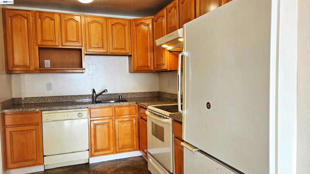 555 Pierce St 937 Property Photo 8