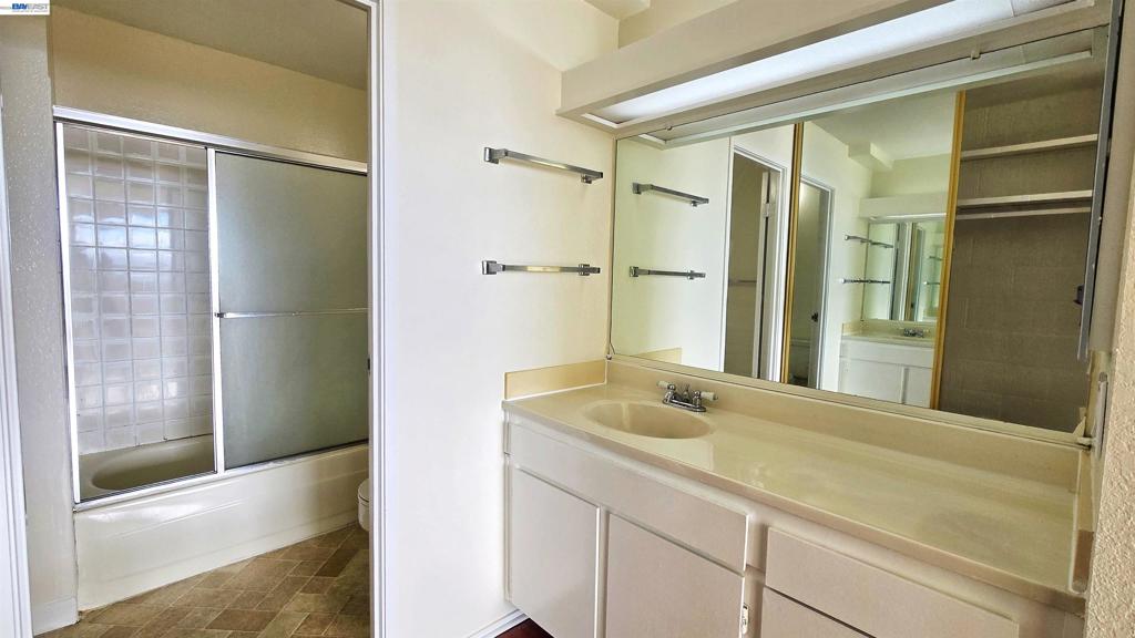 555 Pierce St 937 Property Photo 15