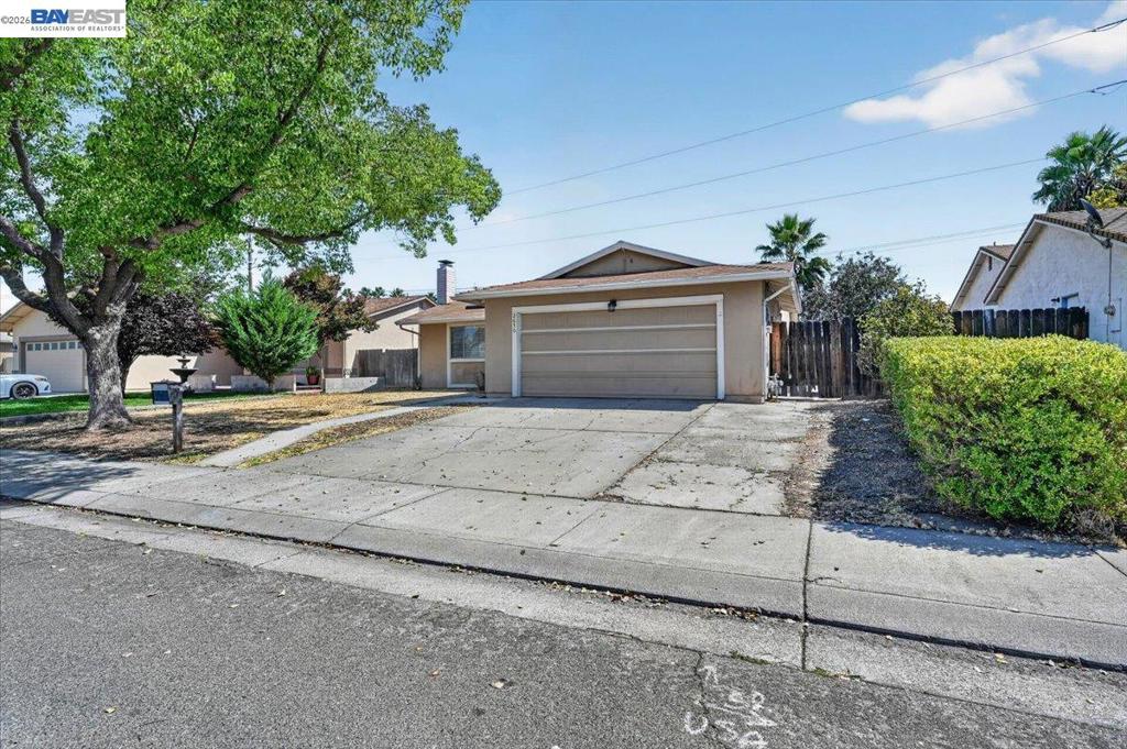 2650 Colony Dr Property Photo 3