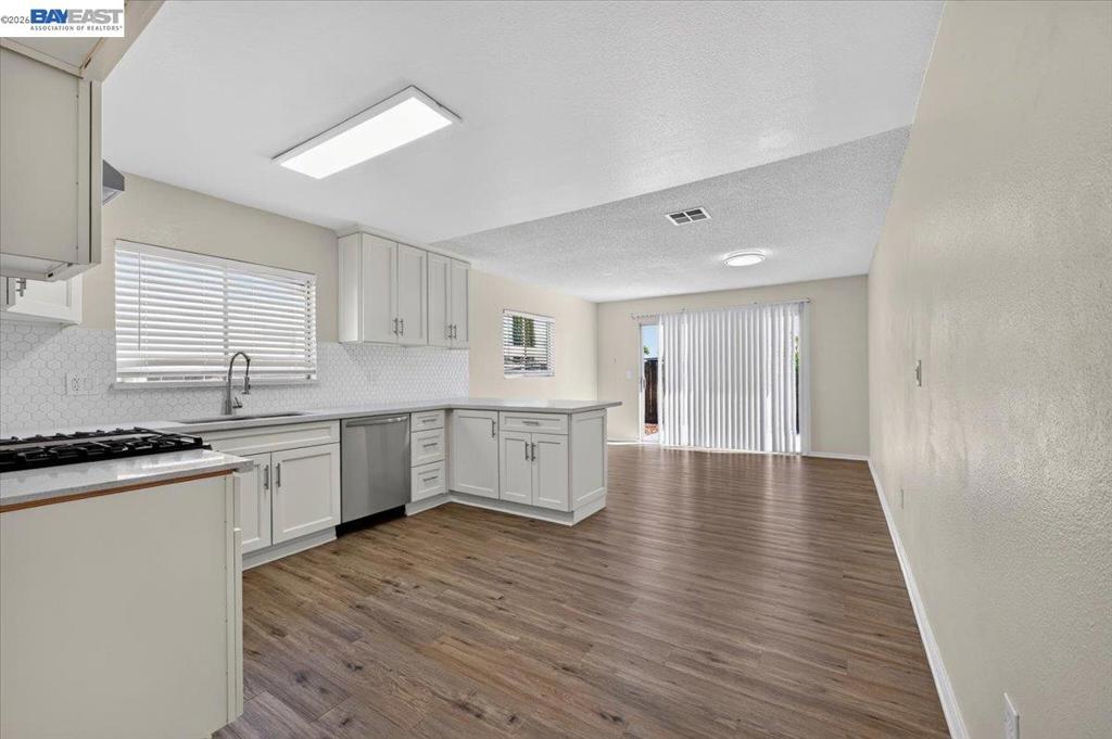 2650 Colony Dr Property Photo 12