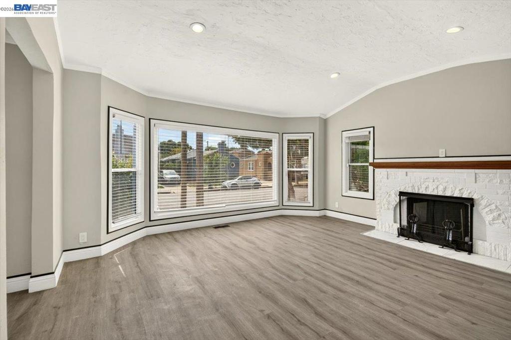 250 W Broadmoor Blvd Property Photo 8