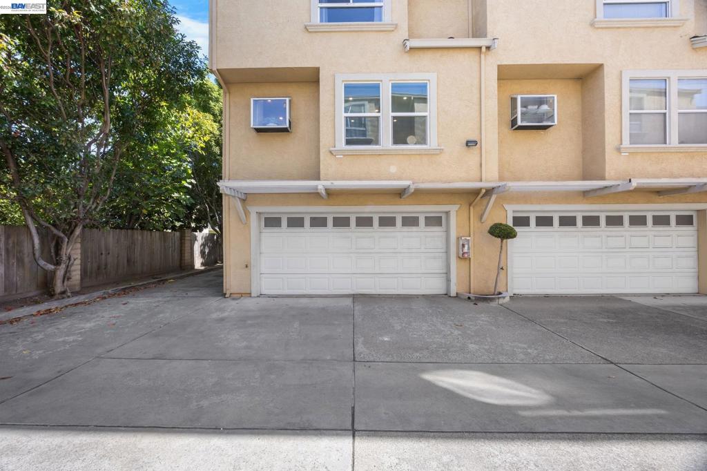 278 Estabrook St Property Photo 1