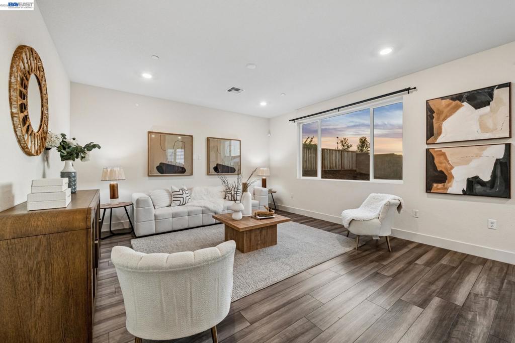 5389 Santini Ln Property Photo 6