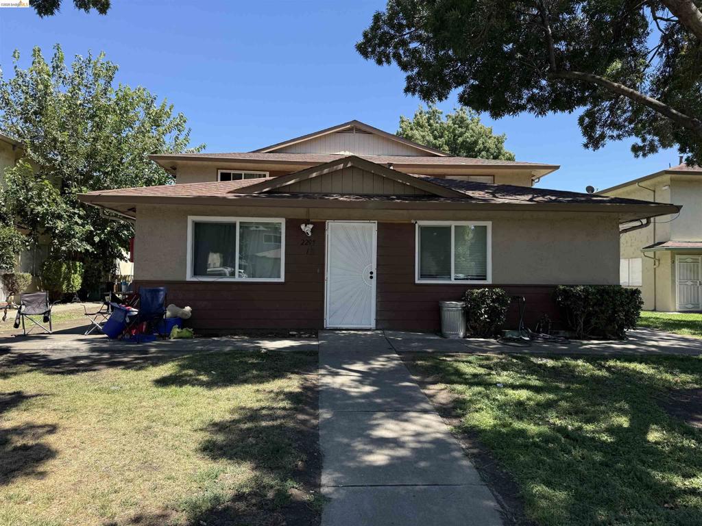 2209 L Street Property Photo 1