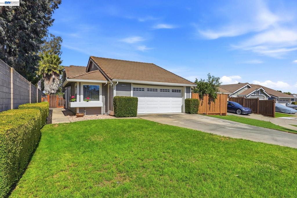 38109 Iris Court Property Photo 2
