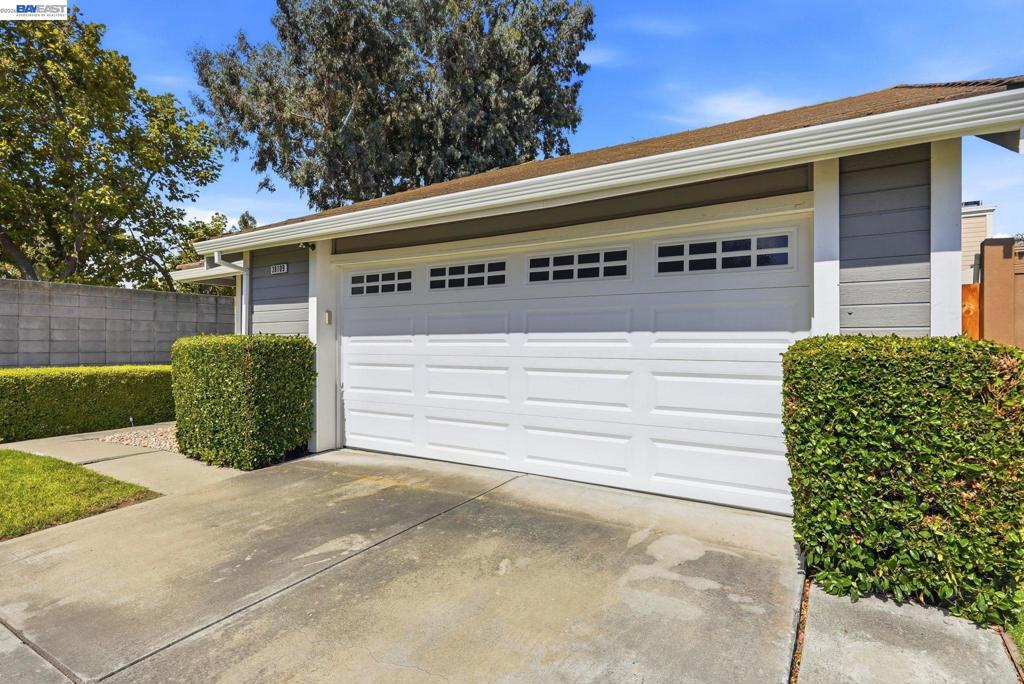 38109 Iris Court Property Photo 3