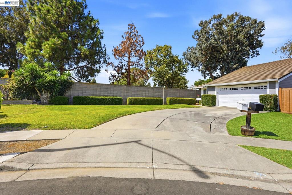 38109 Iris Court Property Photo 4