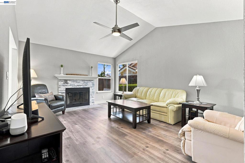 38109 Iris Court Property Photo 8