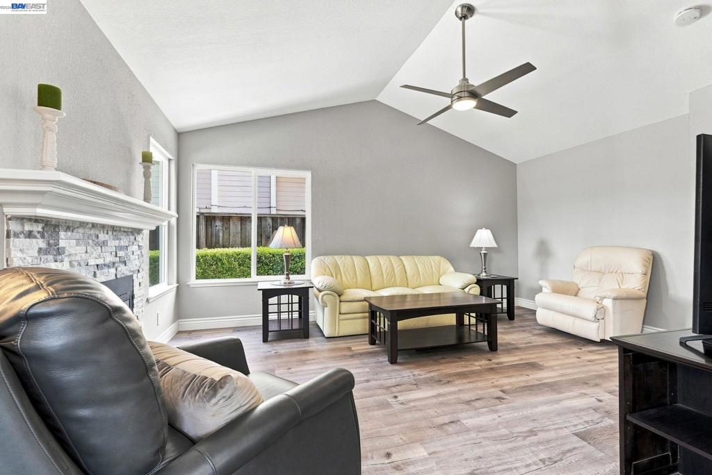 38109 Iris Court Property Photo 9