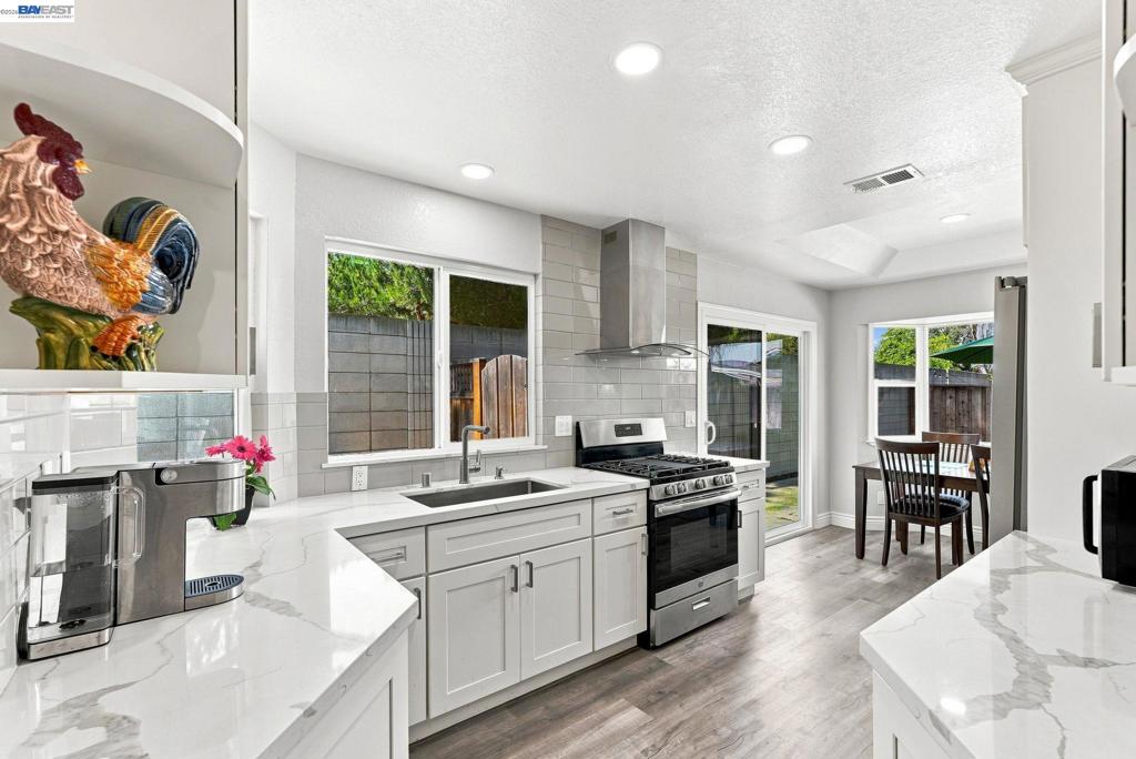 38109 Iris Court Property Photo 13