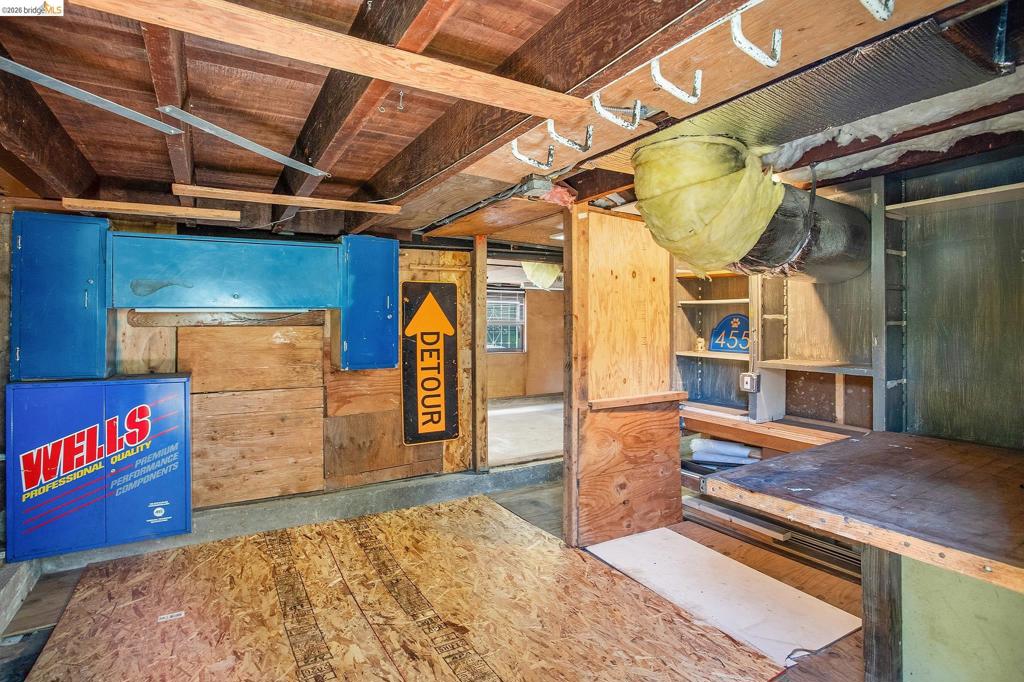 455 36th St Property Photo 49