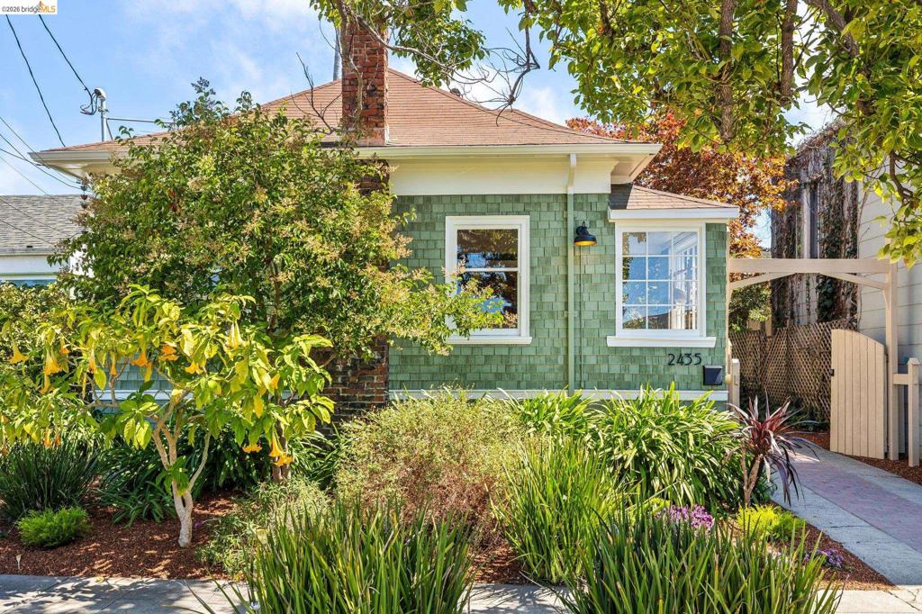 2435 Valley Street Property Photo 5