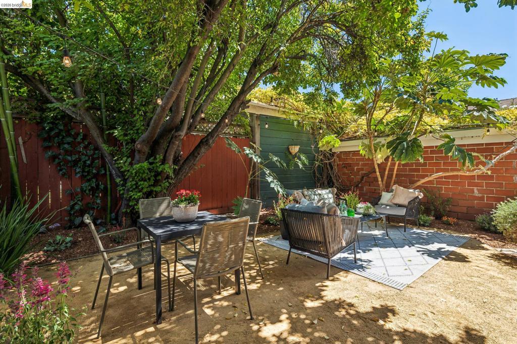 2435 Valley Street Property Photo 69