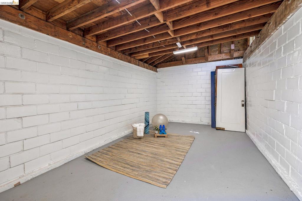 2435 Valley Street Property Photo 78