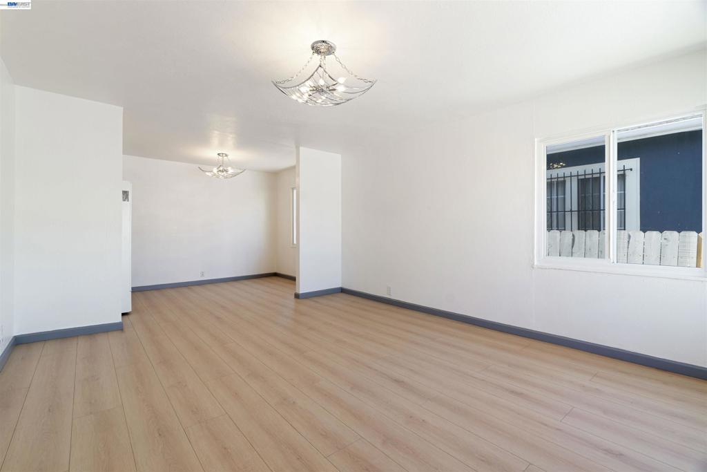 1006 72nd Ave Property Photo 5