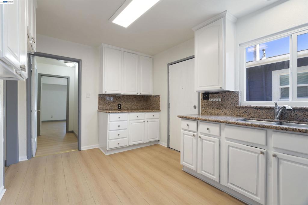 1006 72nd Ave Property Photo 12