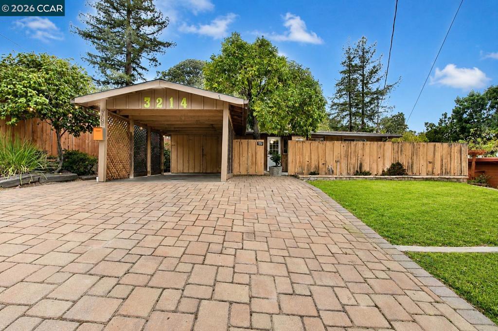 3214 Pine St. Property Photo 1