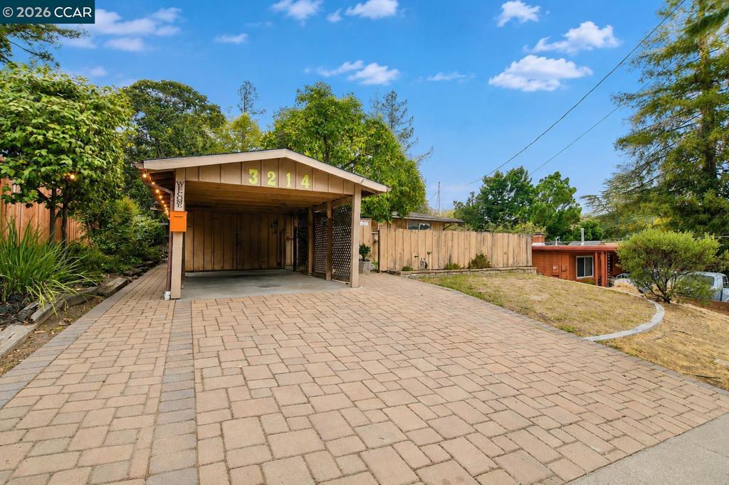 3214 Pine St. Property Photo 2