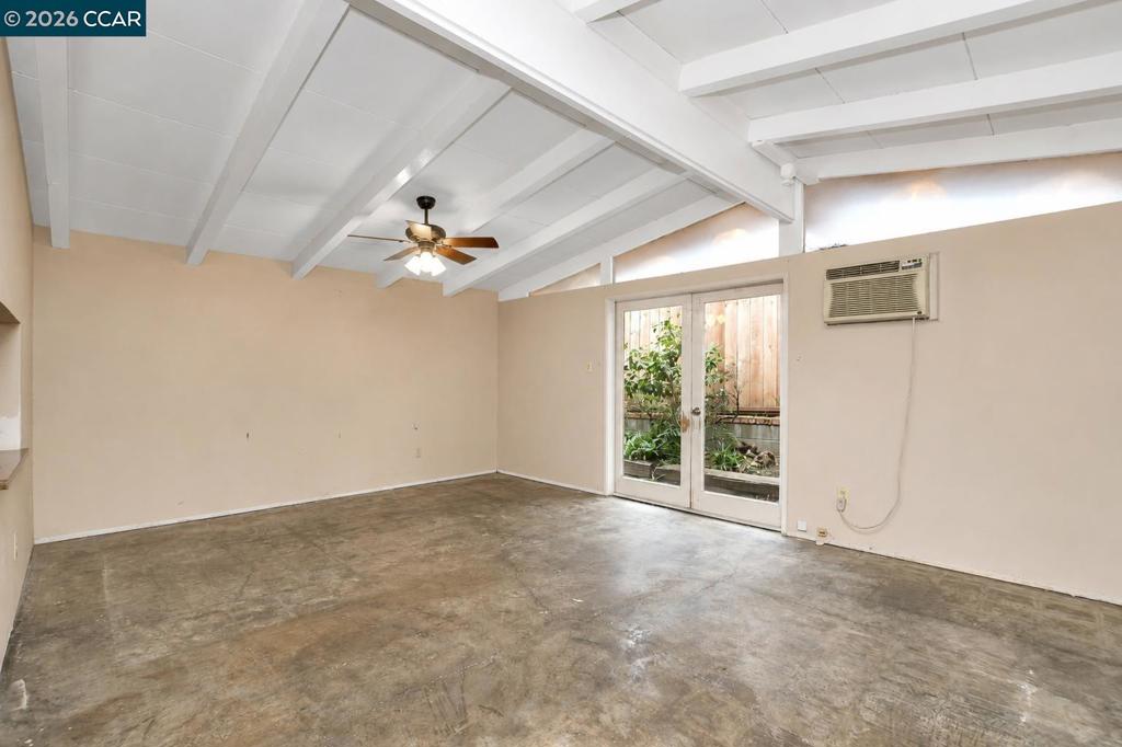 3214 Pine St. Property Photo 4