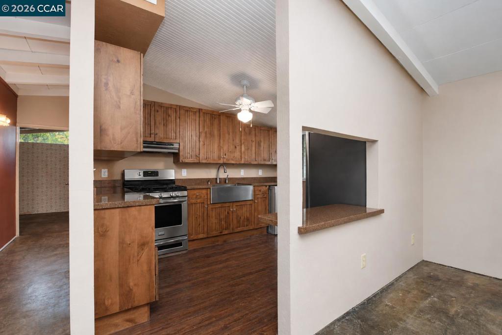 3214 Pine St. Property Photo 7