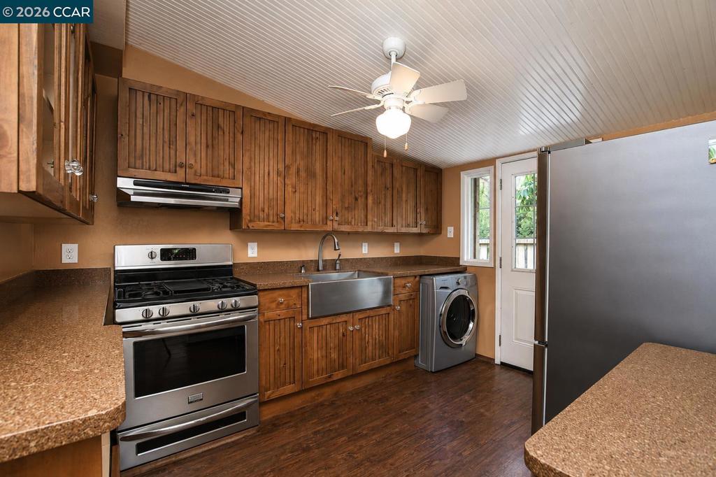 3214 Pine St. Property Photo 8