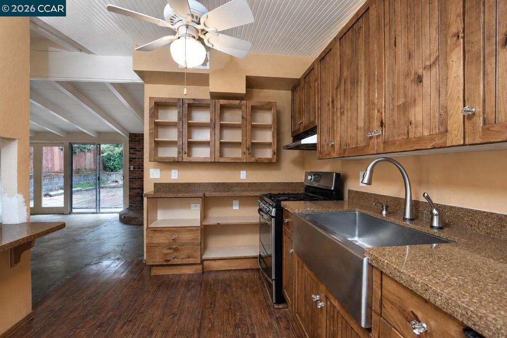 3214 Pine St. Property Photo 9