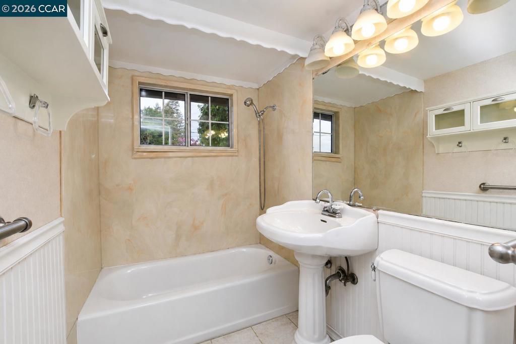 3214 Pine St. Property Photo 14