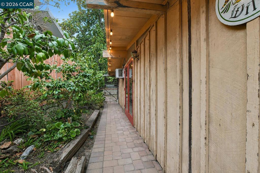 3214 Pine St. Property Photo 23